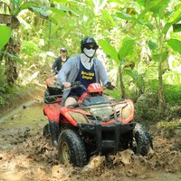 Aktor Korea Lee Jong Suk lagi-lagi menghebohkan penggemar setelah memamerkan foto liburannya di Bali. Foto: dok. Instagram @jongsuk0206