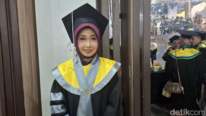 Mahatmyastuti Nuranindita jadi sorotan setelah lulus S3 di UI dengan IPK nyaris sempurna.