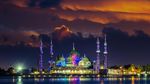 Melihat Masjid di Malaysia yang Bangunannya Dibuat dari Kristal dan Baja
