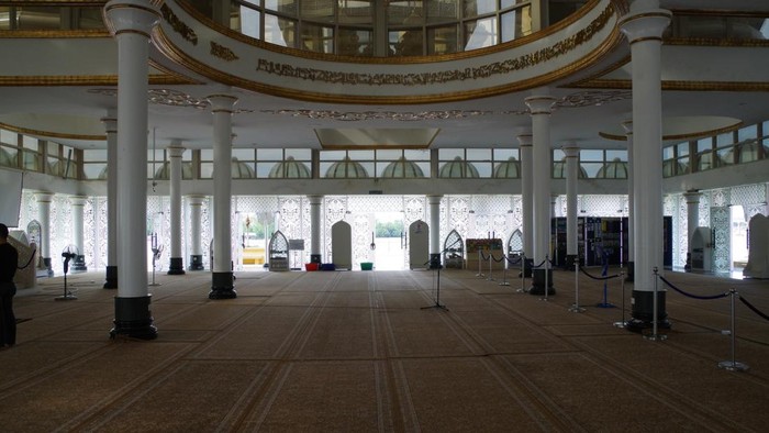 Masjid Kristal di Malaysia Masjid Kristal terletak di kawasan Taman Tamadun Islam di Pulau Wan Man, Kuala Terengganu, Terengganu, Malaysia