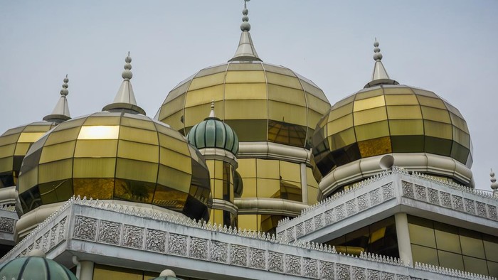 Masjid Kristal di Malaysia Masjid Kristal terletak di kawasan Taman Tamadun Islam di Pulau Wan Man, Kuala Terengganu, Terengganu, Malaysia