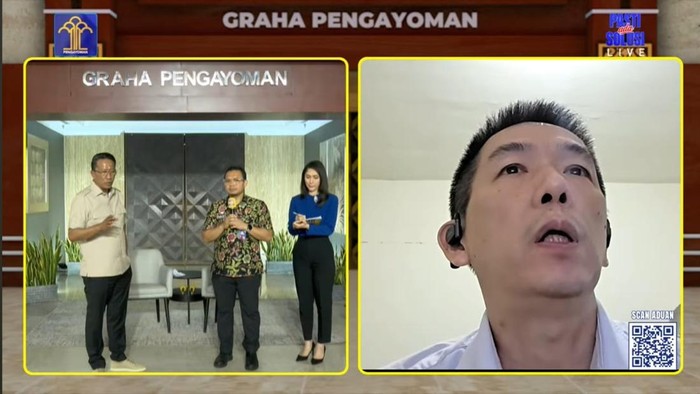 Menkum Supratman menjawab pertanyaan warga soal kewarganegaraan