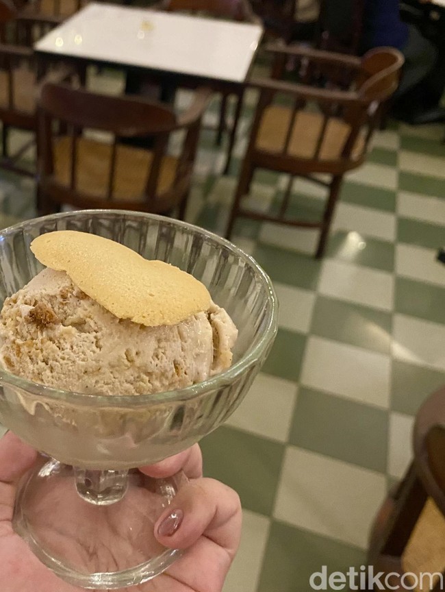 Nostalgia di Toko Oen Semarang, Ada Es Krim Klasik Rp35 Ribuan!