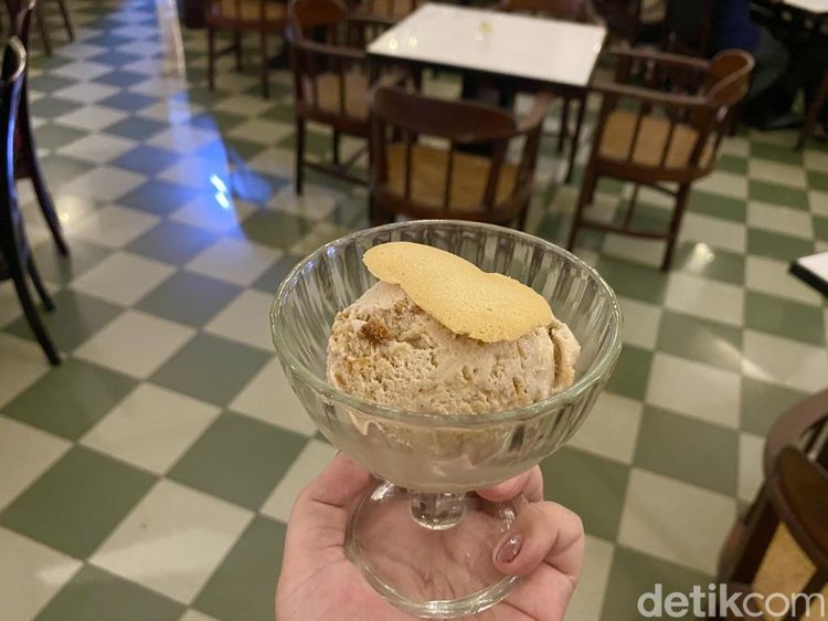 Nostalgia di Toko Oen Semarang, Ada Es Krim Klasik Rp35 Ribuan!