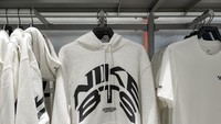 Nike Plaza Senayan Resmi Dibuka, Rilis Koleksi BTS yang Bisa Dipersonalisasi
