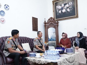 Hari Juang Polri, Kapolda Sumsel Kunjungi Rumah Pahlawan Kepolisian