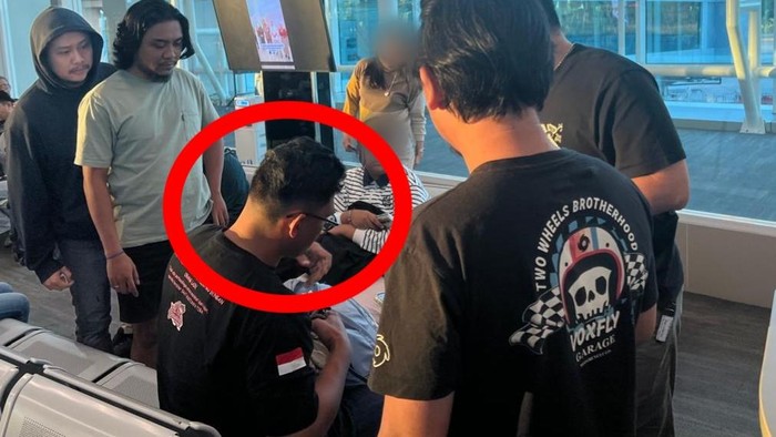 Polisi menangkap pria yang menganiaya istrinya saat digerebek ngamar dengan wanita lain.