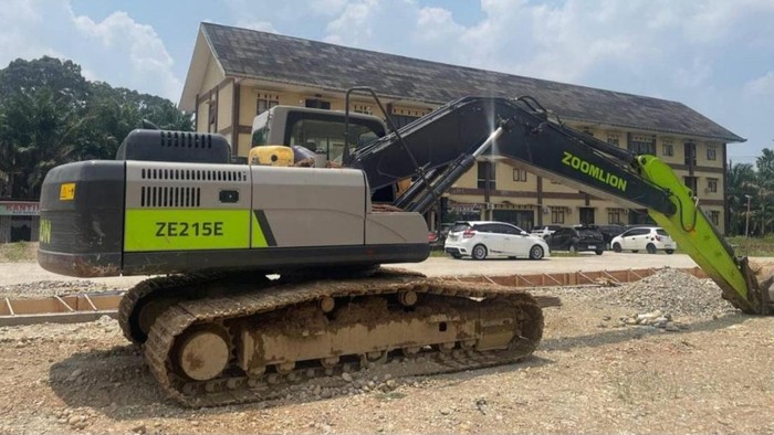 Polisi mengamankan excavator dari tambang emas ilegal di Musi Rawas Utara