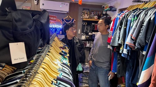 Polisi menyelidiki dua WNA diduga ngutil kaus kaki di Toko Ballershop, Kelurahan Kerobokan Kelod, Kecamatan Kuta Utara, Badung, Jumat (21/8/2026). (Dok. Polres Badung)