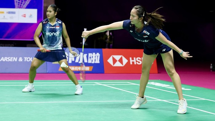 Rachel Allesya Rose/Febi Setianingrum gagal meraih medali di Kejuaraan Dunia 2026. Langkah mereka terhenti di perempatfinal setelah dikalahkan wakil China, Li Yi Jing/Luo Xu Min.