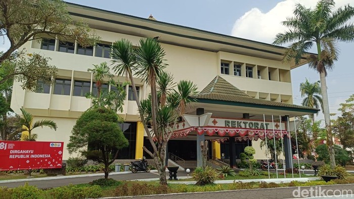 Suasana Rektorat Unsoed Purwokerto usai OTT KPK, Jumat (21/8/2026).