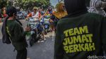 Rezeki Jumat Berkah, Warga Tanjung Priok Dapat Bensin Gratis