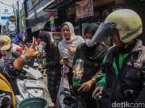 Rezeki Jumat Berkah, Warga Tanjung Priok Dapat Bensin Gratis
