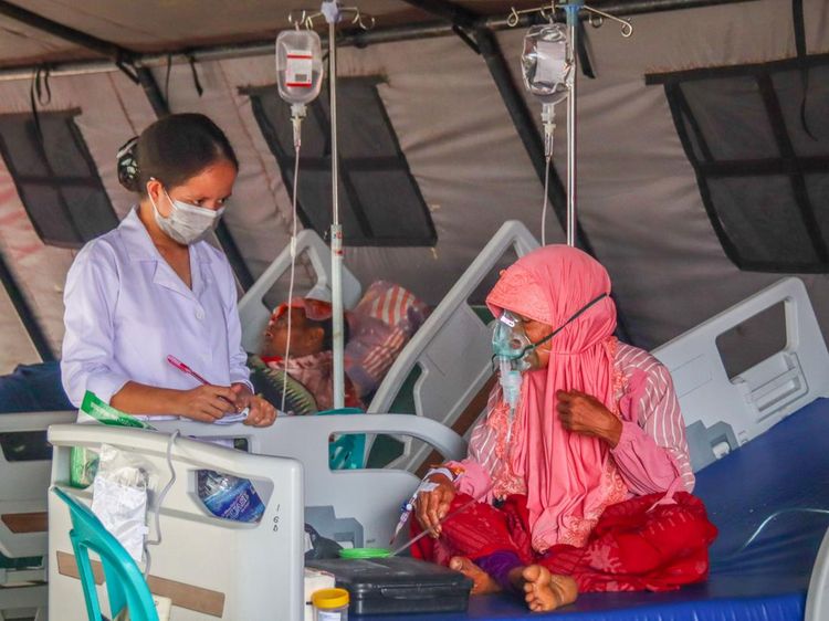 Antisipasi Gempa Susulan, RSUD Komodo Rawat Pasien di Tenda Darurat