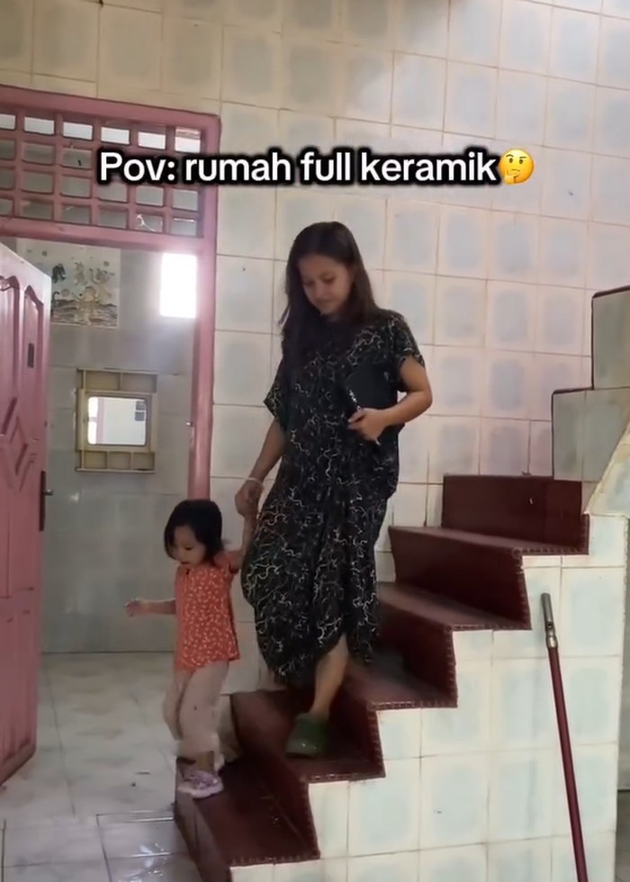 Rumah berlapis keramik di Pinrang, Sulawesi Selatan. Rumah berlapis keramik di Pinrang, Sulawesi Selatan.