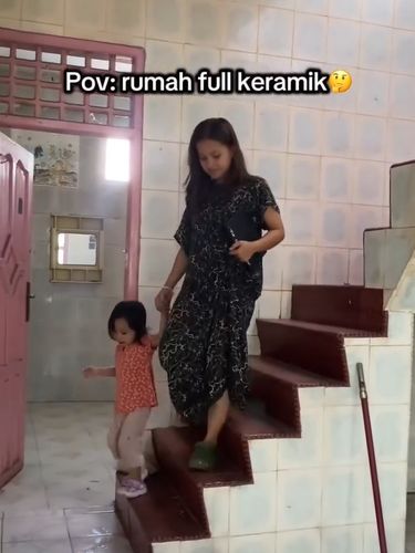 Rumah berlapis keramik di Pinrang, Sulawesi Selatan. Rumah berlapis keramik di Pinrang, Sulawesi Selatan.