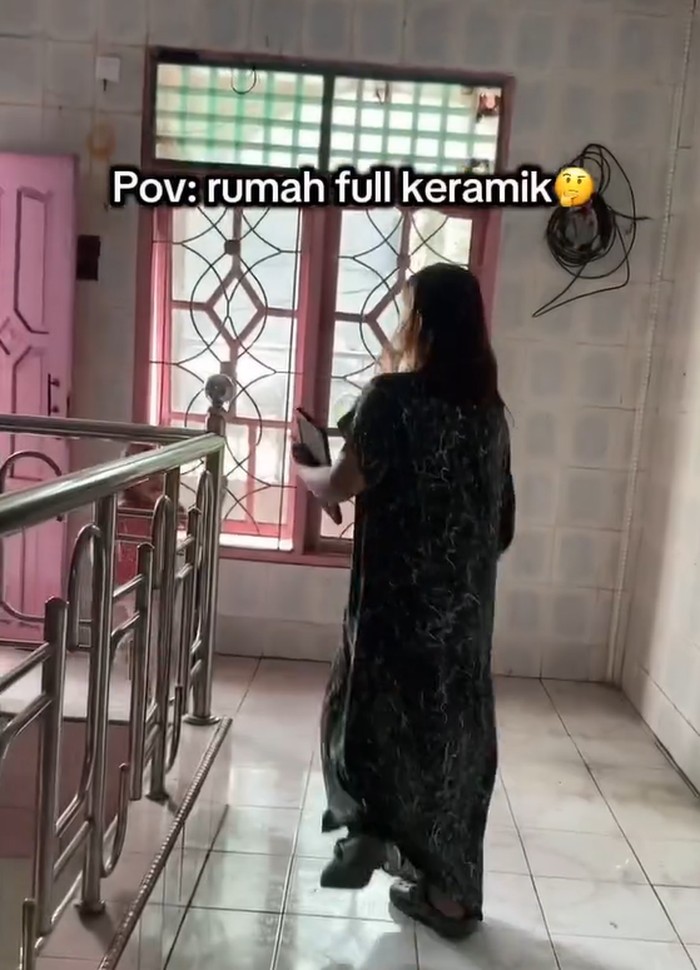 Rumah berlapis keramik di Pinrang, Sulawesi Selatan. Rumah berlapis keramik di Pinrang, Sulawesi Selatan.