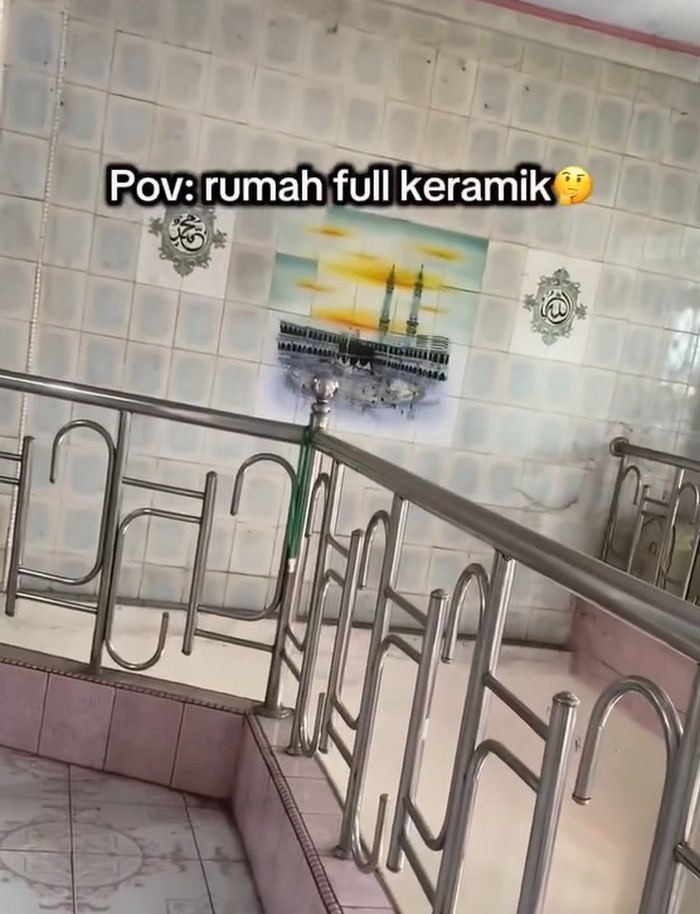 Rumah berlapis keramik di Pinrang, Sulawesi Selatan. Rumah berlapis keramik di Pinrang, Sulawesi Selatan.