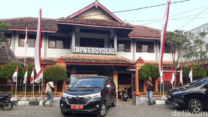 Sejumlah siswa dan guru SMP Negeri 6 Boyolali keracunan MBG, Jumat (21/8/2026).