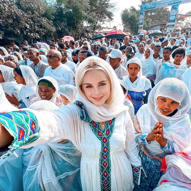 Pada usia 17 tahun, Sophia memutuskan untuk serius memecahkan rekor selagi dirinya telah mengunjungi lebih dari 50 dari 195 negara yang diakui PBB. Foto: Instagram @sophialeetravel