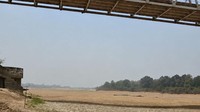 Sungai Barito Kering Bak Gurun Pasir, Transportasi Sungai Hampir Lumpuh