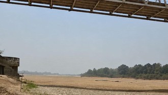 Sungai Barito Kering Bak Gurun Pasir, Transportasi Sungai Hampir Lumpuh