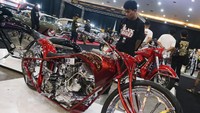 Indonesia Custom Show 2026 berlangsung hingga 23 Agustus 2026. Selain menjadi ajang pamer kendaraan, kegiatan ini juga menjadi ruang bagi pelaku industri kreatif untuk memperkenalkan karya dan produk modifikasi kepada masyarakat. ANTARA FOTO/Rahid Putra Laksana