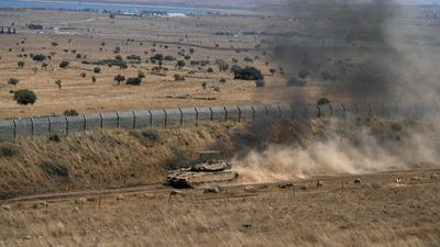 Tank Israel Melintas di Sepanjang Garis Gencatan Senjata