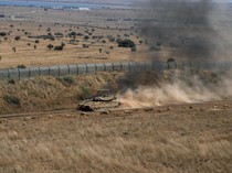Tank Israel Melintas di Sepanjang Garis Gencatan Senjata