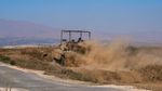 Tank Israel Melintas di Sepanjang Garis Gencatan Senjata