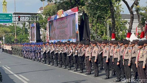 Upacara Hari Juang Polri di Surabaya Kapolri pimpin Upacara Hari Juang Polri di Surabaya