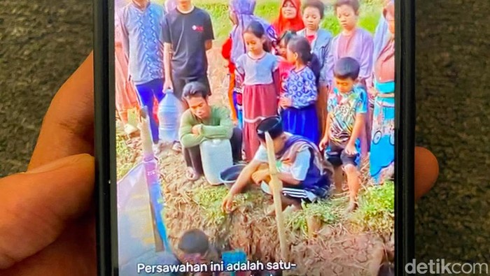video viral warga mengantre air bersih di KBB