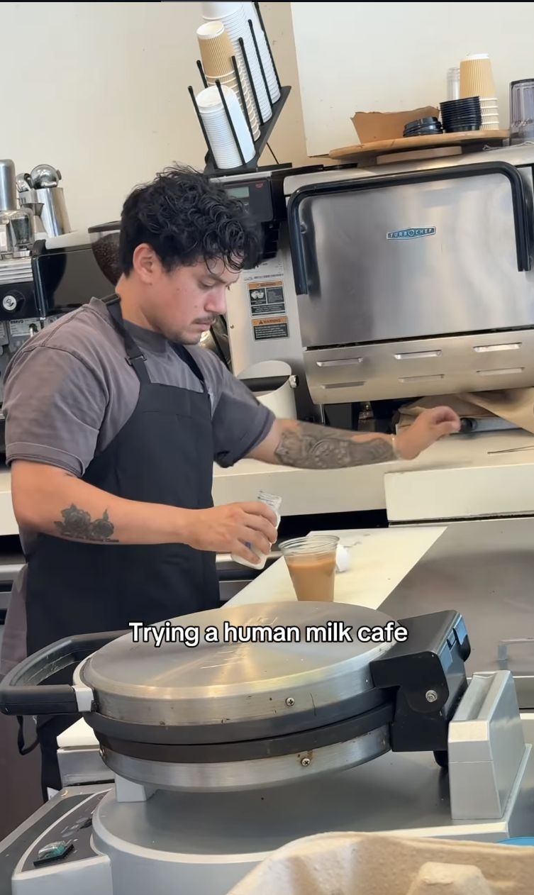 Viral! Kafe Ini Sajikan Minuman dengan Campuran ASI
