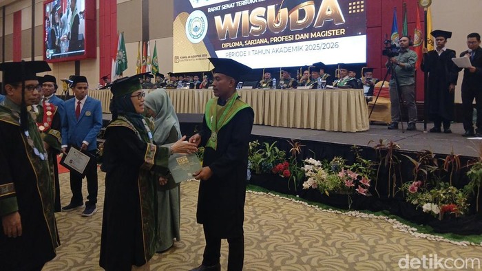Wisudawan  UIM asal NTT korban terdampak gempa.