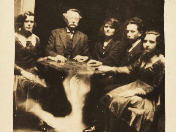 10 Foto Aneh dan Mengerikan, Menyimpan Fakta Sejarah Tak Terduga