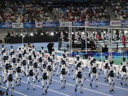 2.056 Robot Humanoid Bertanding di Beijing
