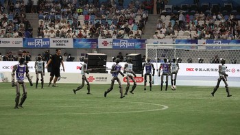  Robot-robot itu bertanding dalam olahraga seperti atletik, sepak bola, dan tenis meja. ANTARA FOTO/Desca Lidya Natalia  