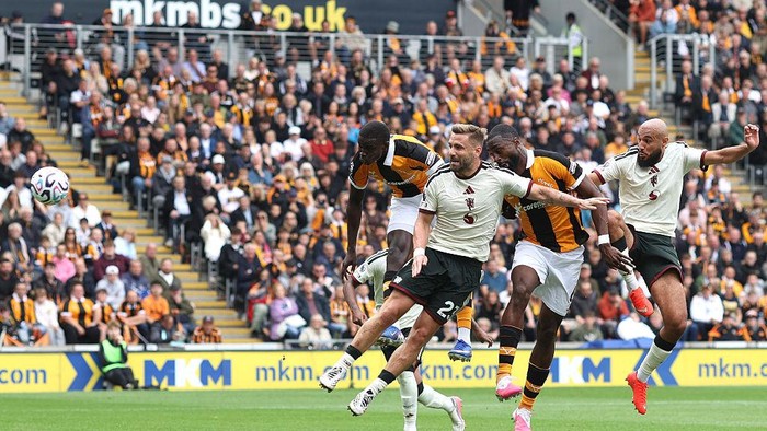 HULL, ENGLAND - AUGUST 22: Nobel Mendy of Hull City scores their 2nd goal during the Premier League 2026/27 match between Hull City and Manchester United at MKM Stadium on August 22, 2026 in Hull, United Kingdom. (Photo by Charlotte Wilson/Offside/Offside via Getty Images)
