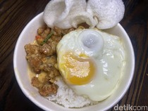 Rela Antre 1 Jam, Cicip Chicken Salted Egg Viral Rp 155 Ribu dari Singapura!