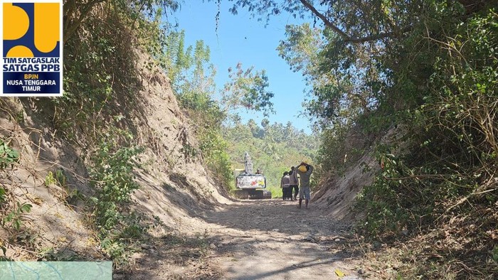 Kementerian Pekerjaan Umum (PU) memastikan seluruh ruas jalan utama di Pulau Palue, Kabupaten Sikka, Nusa Tenggara Timur (NTT), sudah terbuka kembali dan dapat dilalui masyarakat usai penanganan titik-titik longsor pascagempa.