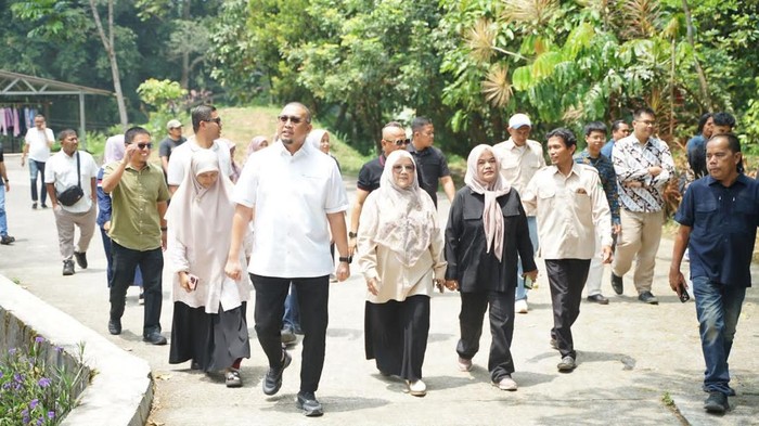Andre Rosiade Kunjungi SMA 1 Sumbar, Tegaskan Program Perbaikan Sekolah