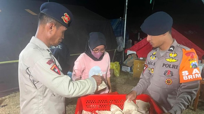 Brimob Polda Jatim bantu korban gempa NTT