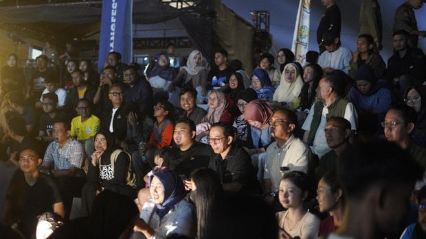 Bupati Subang Reynaldy Putra Andita Budi Raemi, didampingi Sekretaris Daerah Kabupaten Subang Asep Nuroni, hadir dalam acara SubangFest Vol.14