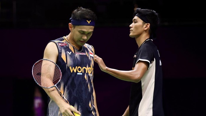 Fajar Alfian/Muhammad Shohibul Fikri tersingkir di perempatfinal Kejuaraan Dunia 2026. Mereka mengaku sulit keluar dari tekanan lawan.