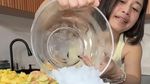 Farida Nurhan Racik Asinan Buah Unik, Campurkan Nanas dan Kedondong
