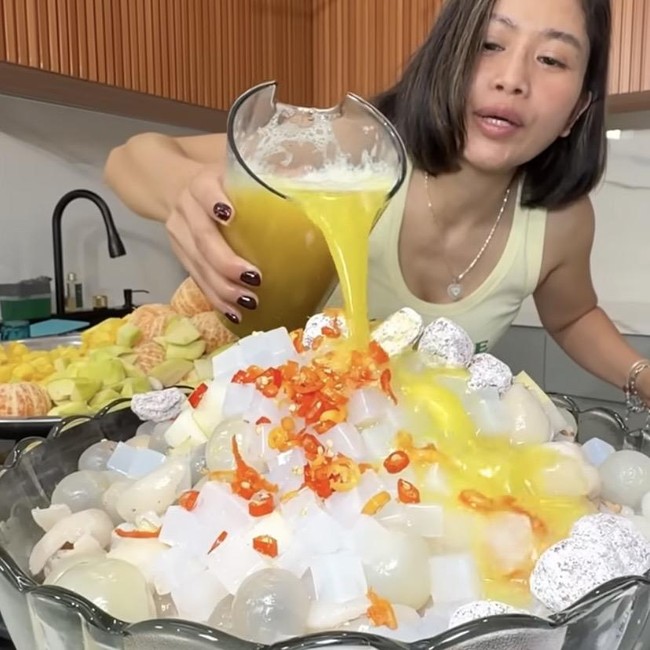 Farida Nurhan Racik Asinan Buah Unik, Campurkan Nanas dan Kedondong