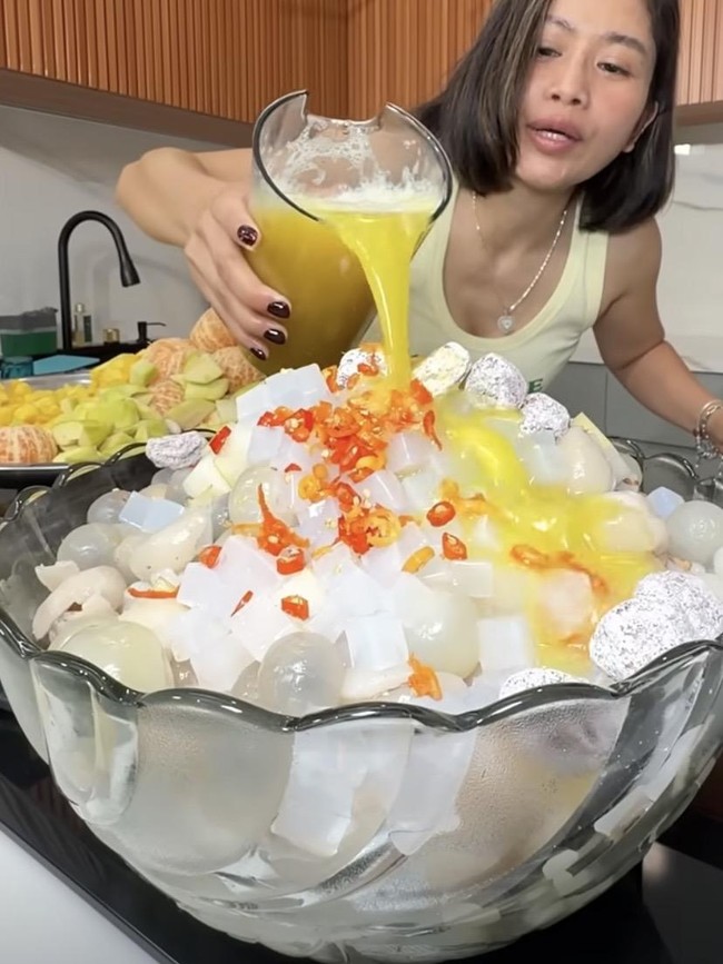 Farida Nurhan Racik Asinan Buah Unik, Campurkan Nanas dan Kedondong