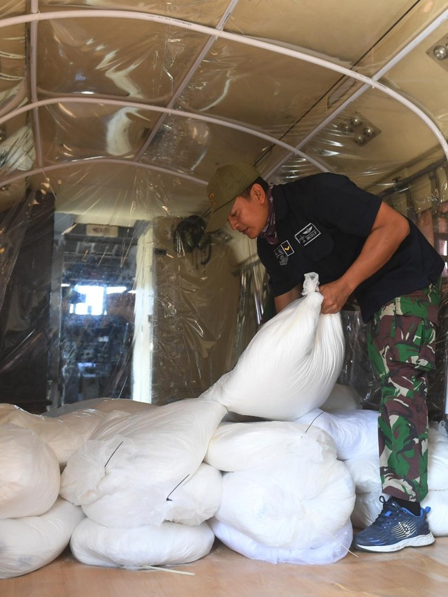 Garam Ditabur ke Awan untuk Picu Hujan di Kaltim