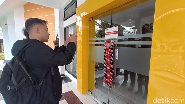 Gedung Unit Pengadaan Barang dan Jasa Unsoed disegel KPK, Sabtu (22/8/2026).