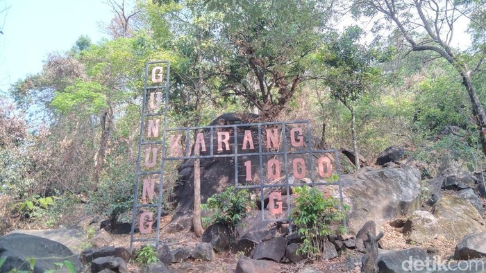 Gunung Karang Majalengka.